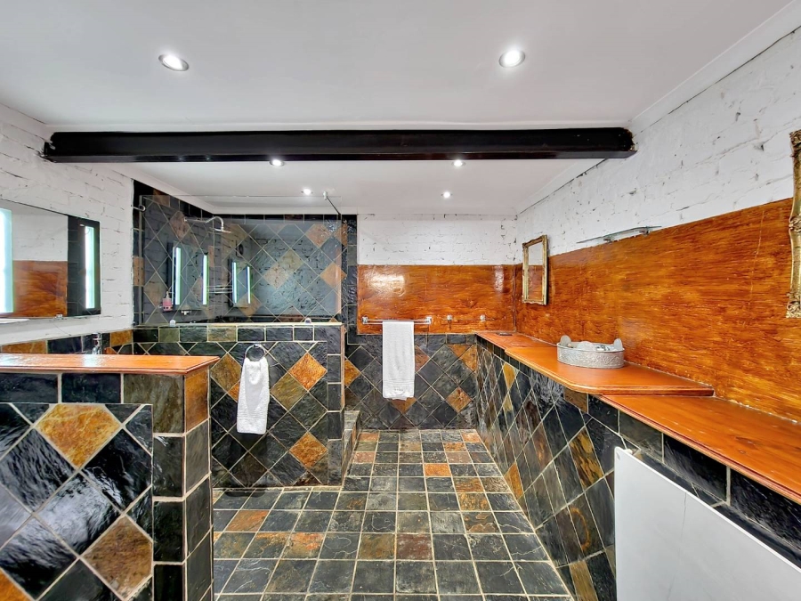 3 Bedroom Property for Sale in Sea Point Western Cape